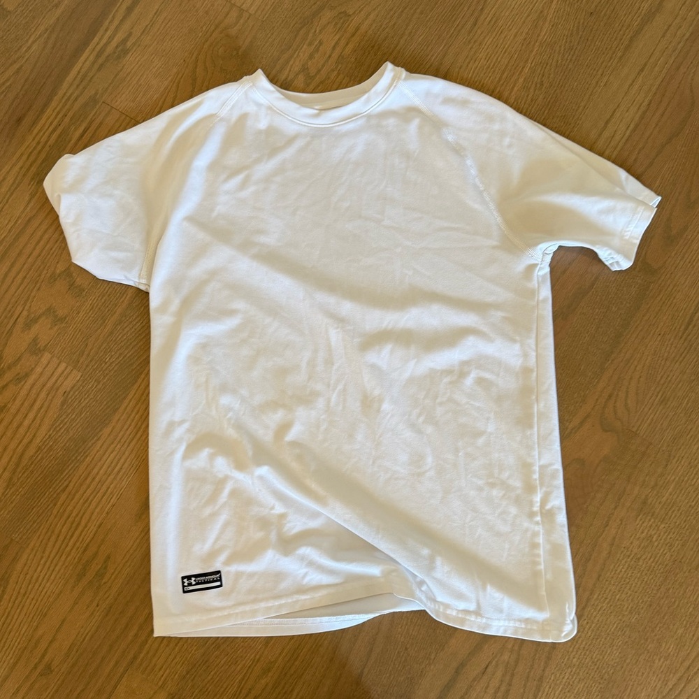 White T-Shirt with Logo Patch - under armour size small